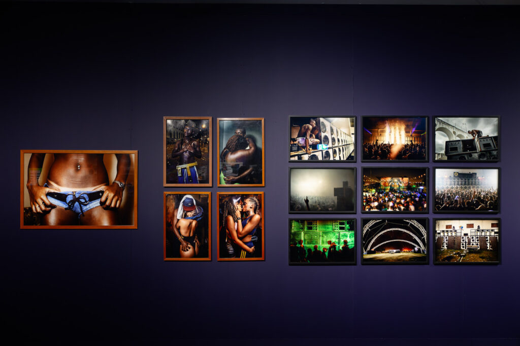 Vue de l'exposition Baile Funk, un cri de liberté